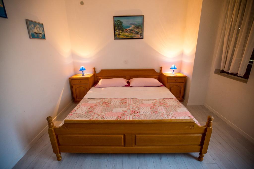 Apartments And Rooms Mare-Monti Starigrad Paklenica Extérieur photo