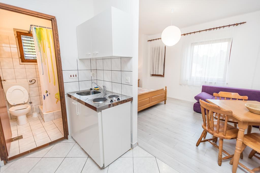 Apartments And Rooms Mare-Monti Starigrad Paklenica Extérieur photo
