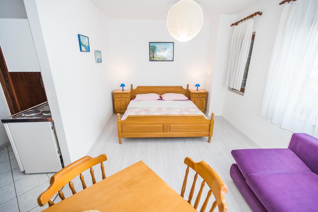 Apartments And Rooms Mare-Monti Starigrad Paklenica Extérieur photo