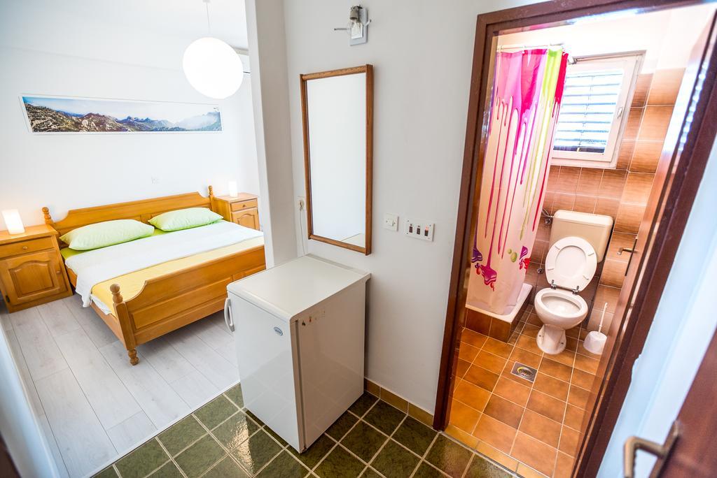 Apartments And Rooms Mare-Monti Starigrad Paklenica Extérieur photo