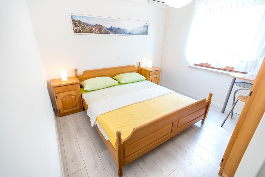Apartments And Rooms Mare-Monti Starigrad Paklenica Extérieur photo