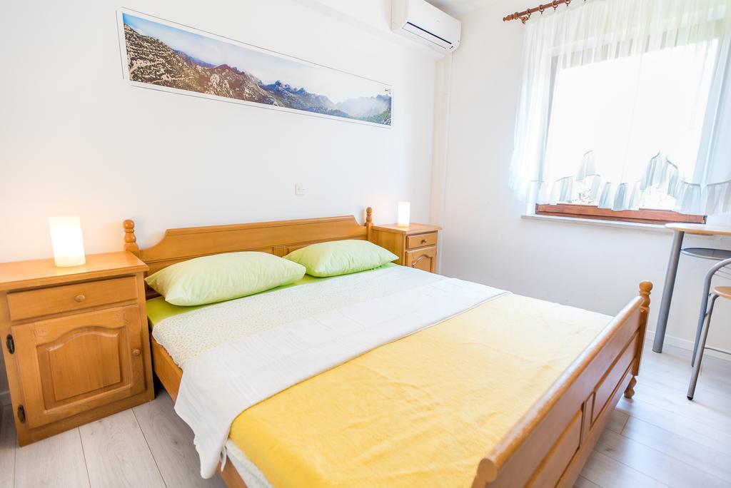 Apartments And Rooms Mare-Monti Starigrad Paklenica Extérieur photo