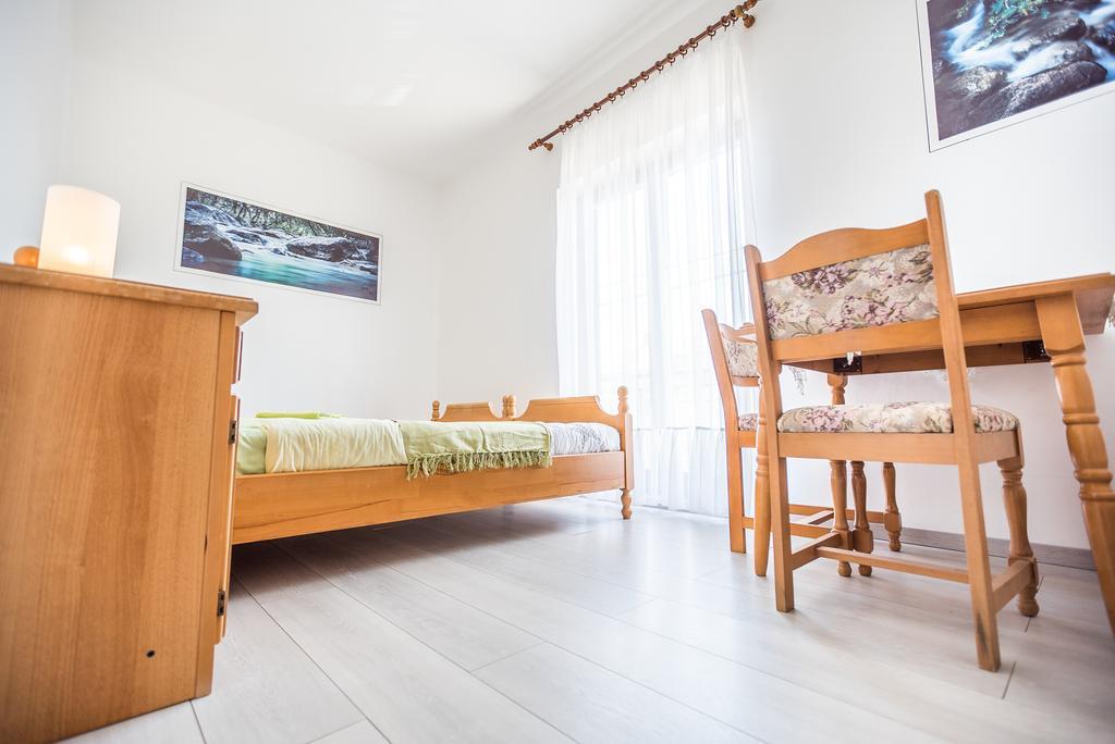 Apartments And Rooms Mare-Monti Starigrad Paklenica Extérieur photo
