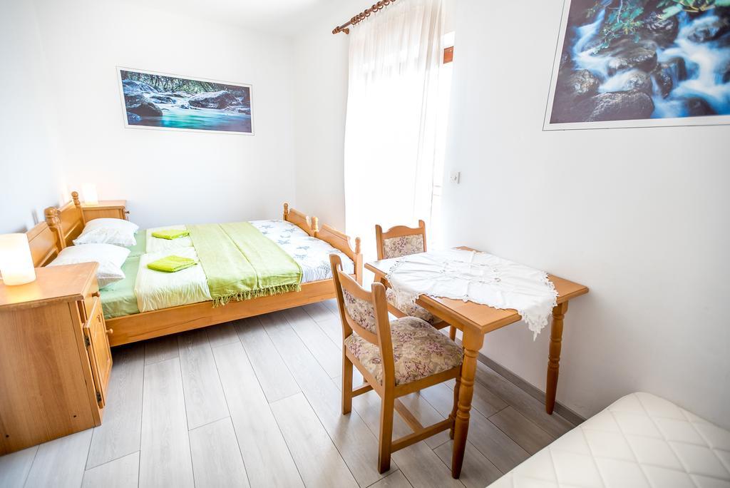 Apartments And Rooms Mare-Monti Starigrad Paklenica Extérieur photo