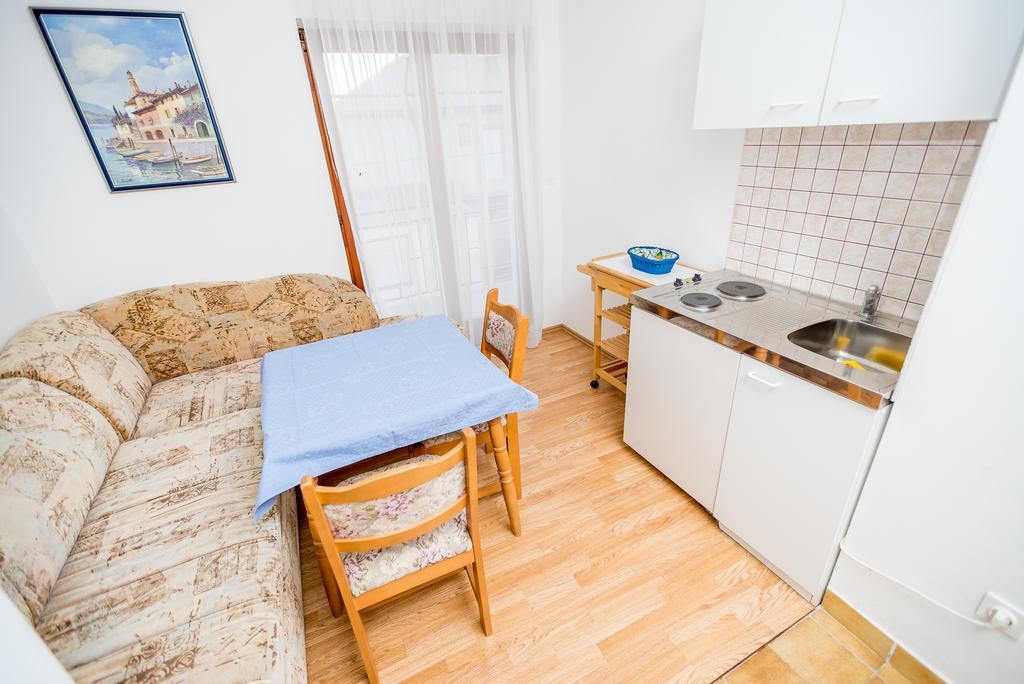 Apartments And Rooms Mare-Monti Starigrad Paklenica Extérieur photo
