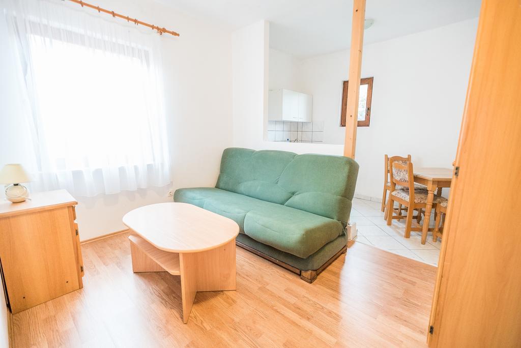 Apartments And Rooms Mare-Monti Starigrad Paklenica Extérieur photo