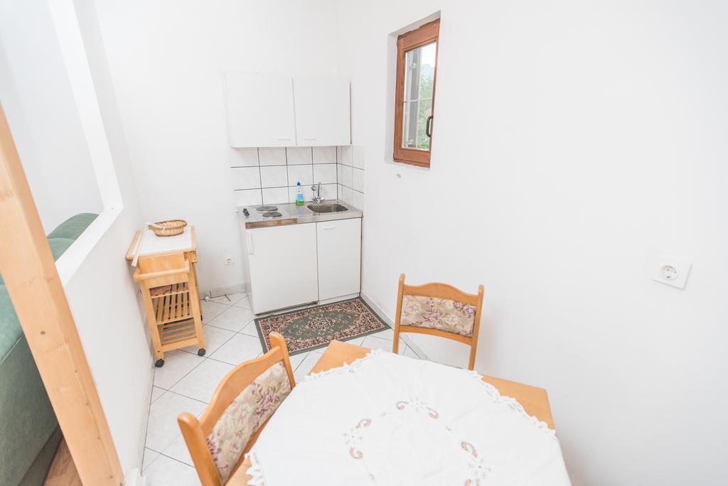 Apartments And Rooms Mare-Monti Starigrad Paklenica Extérieur photo