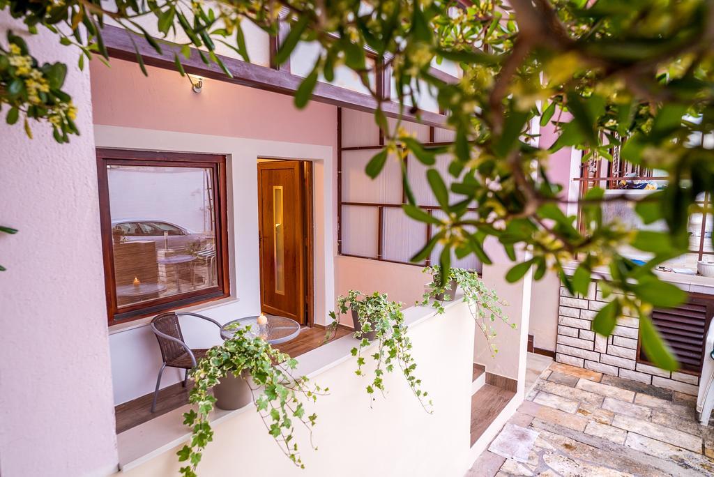 Apartments And Rooms Mare-Monti Starigrad Paklenica Extérieur photo