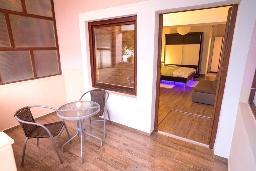 Apartments And Rooms Mare-Monti Starigrad Paklenica Extérieur photo