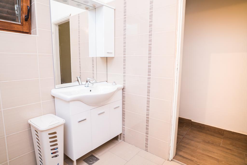 Apartments And Rooms Mare-Monti Starigrad Paklenica Extérieur photo