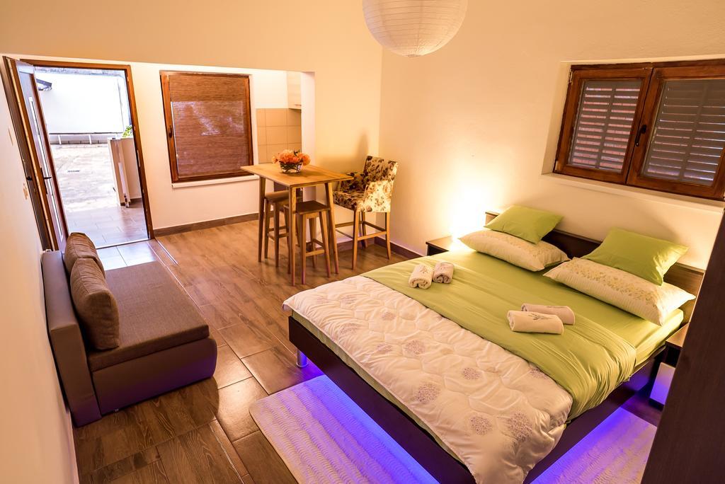 Apartments And Rooms Mare-Monti Starigrad Paklenica Extérieur photo