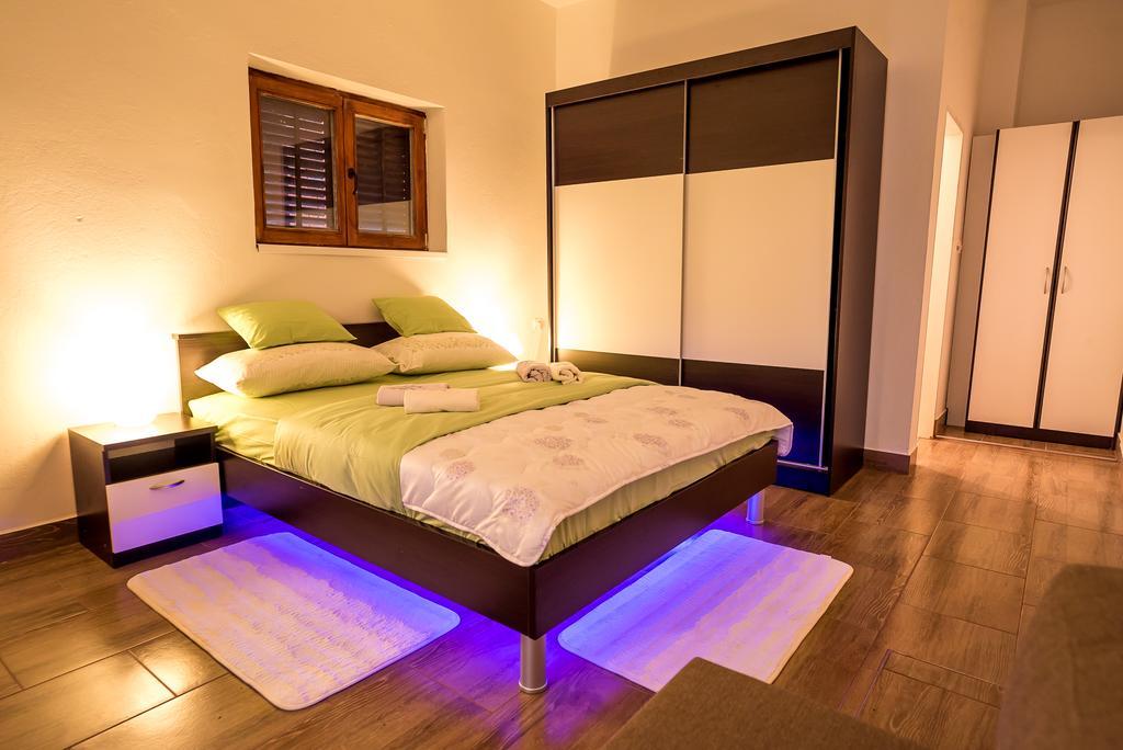 Apartments And Rooms Mare-Monti Starigrad Paklenica Extérieur photo