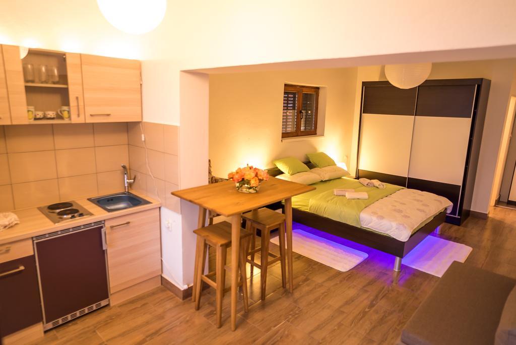 Apartments And Rooms Mare-Monti Starigrad Paklenica Extérieur photo